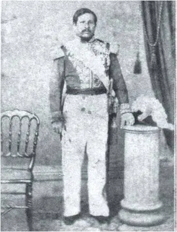 Fotografía de cuerpo entero del Presidente Rafael Carrera Turcios.