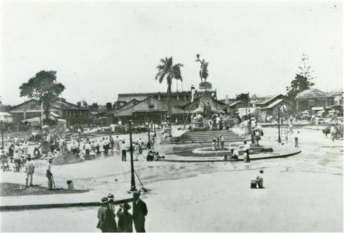 Al acercarse el centenario del nacimiento del Reformador en 1935, su estatua fue restaurada y montado el conjunto escultórico a la Plaza Barrios, frente a la Estación Central del Ferrocarril. El monumento fue trasladado nuevamente en el año 1971 a una plazoleta en la Avenida de las Américas, instalado sobre un pedestal diseñado por el ingeniero y artista Efraín Recinos, con motivo del centenario del triunfo liberal. En el año 2010 la estatua ecuestre fue regresada a su emplazamiento de la Plaza Barrios, en donde puede ser admirado actualmente el conjunto escultórico.