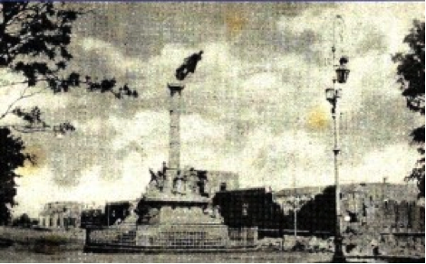 A punto de caer al suelo quedó la estatua del general Miguel García Granados, luego de los terremotos de 1917-1918. Posteriormente el entonces presidente de la República, Manuel Estrada Cabrera, giró órdenes de restaurar los monumentos, adjudicándole estas obras al hombre de su confianza, Luis Augusto Fontaine. El investigador y amigo Rodolfo Sazo me comenta que en los diarios y Memorias de Fomento de la época, constan las órdenes presidenciales y los contratos para rescatar, en lo posible estos monumentos. Fontaine moriría acribillado durante los combates de la “Semana Trágica”, pero en el monumento a García Granados todavía puede leerse una placa de mármol adosada al mismo en el que se lee que él realizó los trabajos de restauración. El poco dinero, la magnitud de los terremotos y la corrupción endémica del régimen cabrerista no permitió rescatar todos los tesoros arquitectónicos y artísticos.