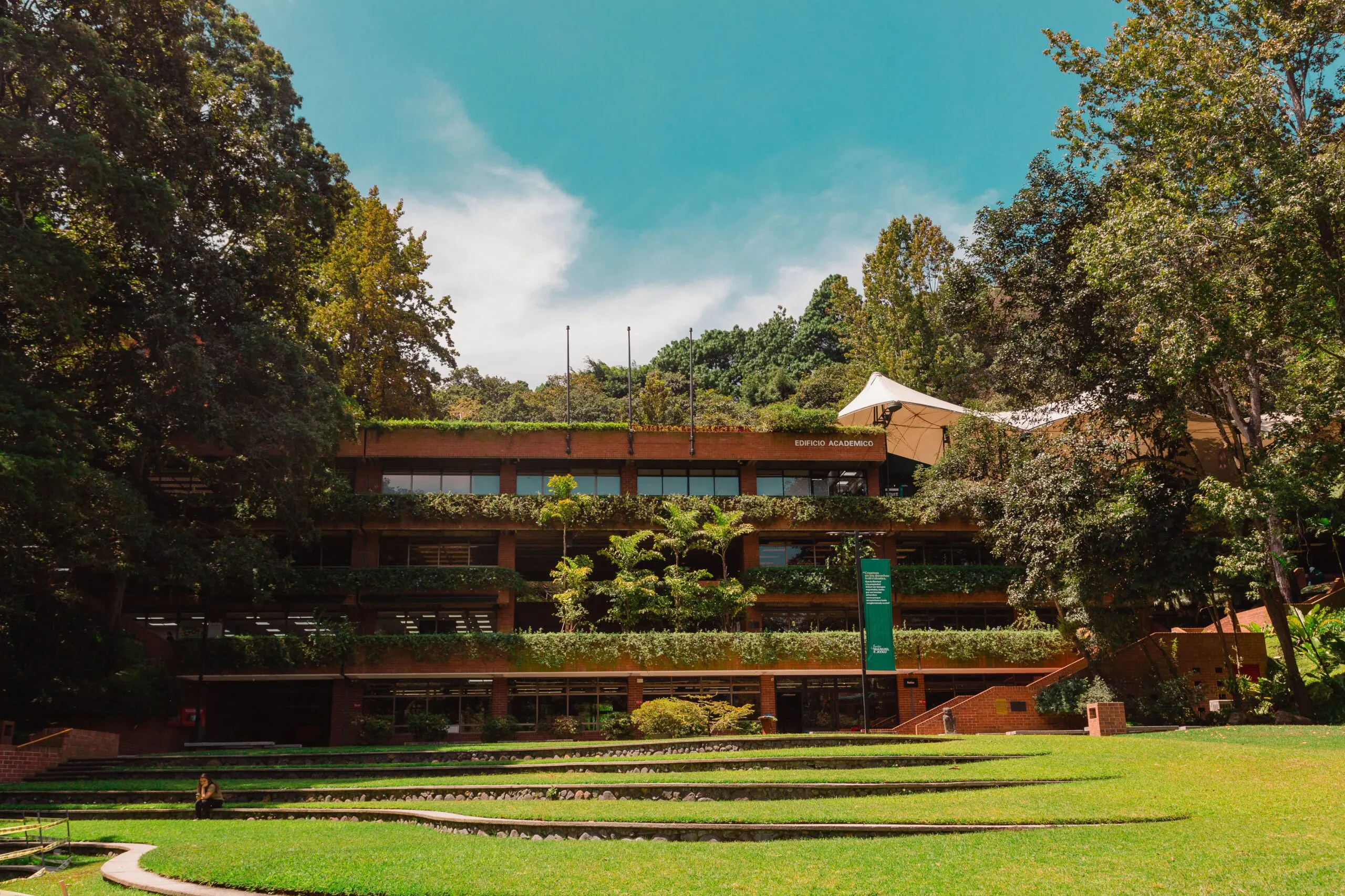 Universidad Francisco Marroquín_UFM_Campus_Edificio Académico_Historia Departamento de Educación