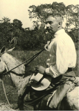 Walter Lehmann, a lomo de mula por un lugar no especificado de Guatemala, año de 1925. (Fuente: http://portal.iai.spk-berlin.de/Walter-Lehmann.204.0.html).